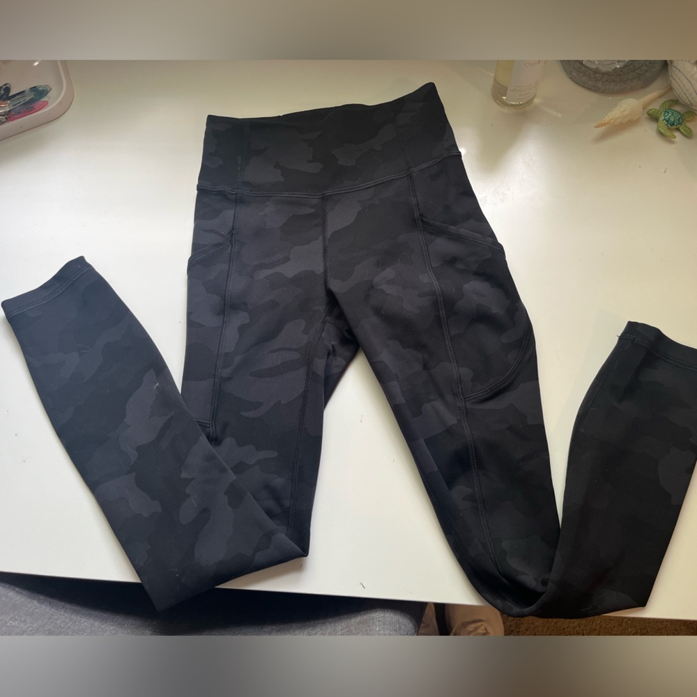 Lululemon black camo invigorate high rise tight 25 inch leggings- size 0